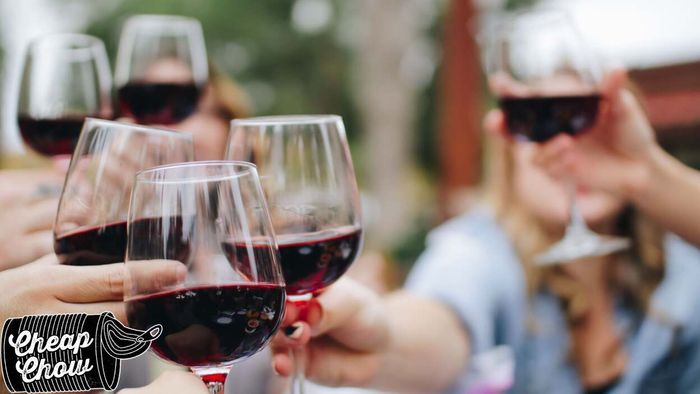 How to Manage Splitting the Bill When Dining with Friends