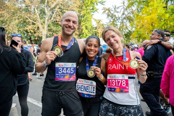 Sheinelle Jones proudly displays her medal from the 2023 New York City Marathon