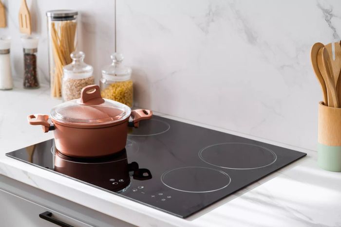 Induction-Cooktop-GettyImages-1550758299