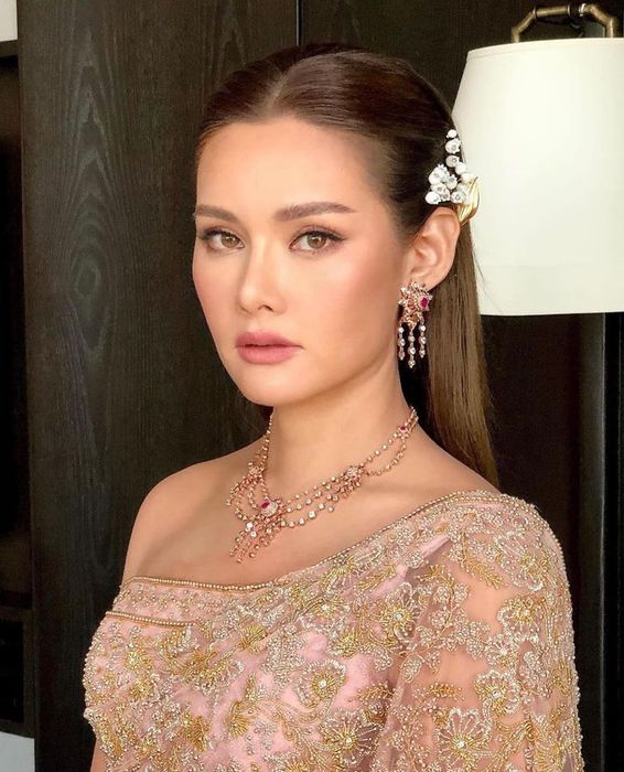 หญิง รฐา กำลังจะแต่งงาน