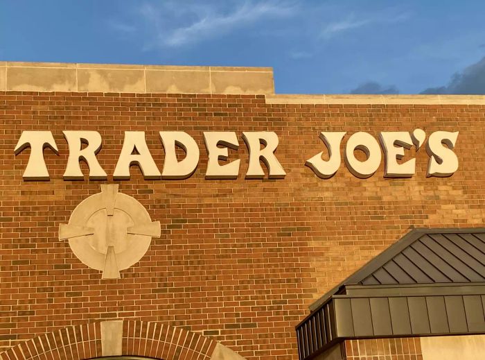 trader-joes-slips-in-rank-GettyImages-1350940899
