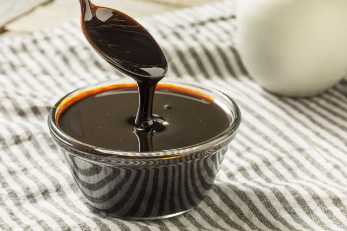 what-is-molasses-GettyImages-1017183208