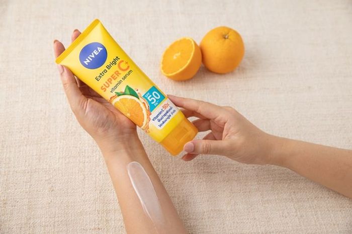 NIVEA Extra Bright Super C+