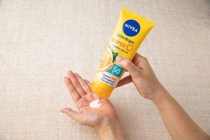 NIVEA Extra Bright Super C+