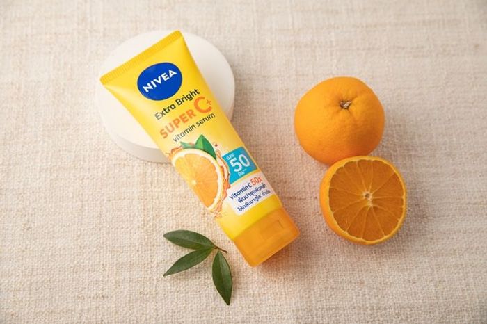NIVEA Extra Bright Super C+