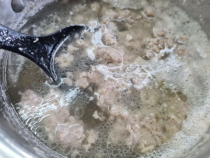 รวนหมูในหม้อจนสุก