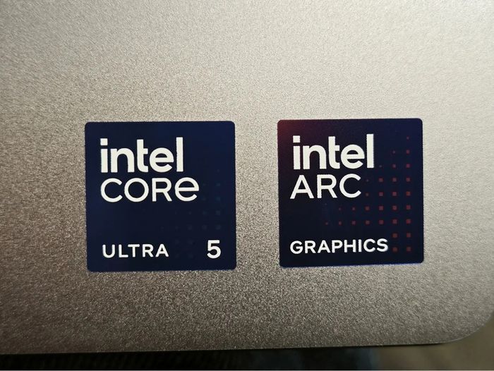 PC AI của Xiaomi sở hữu viên pin cực kỳ ấn tượng