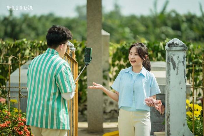 Mỹ Tiên cùng Phát Phì trở về nhà gia tiên để thực hiện một video triệu view.