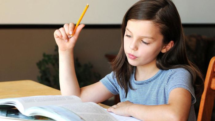 Ví dụ về cách tính bán kính hình tròn khi đã biết chu vi (Có hình minh họa)