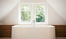 Maintain a spotless tub effortlessly without straining yourself.