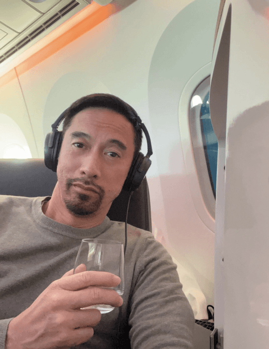 อู้-นพปฎล พหลโยธิน บินลัดฟ้าไปเที่ยวด้วยเครื่องบิน Virgin Atlantic