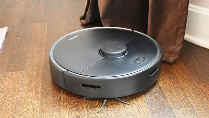 co-nen-mua-robot-hut-bui-lau-nha-2