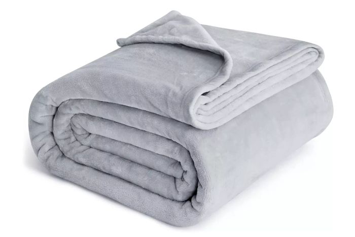 Black Friday Deal: Amazon Bedsure Fleece Blanket