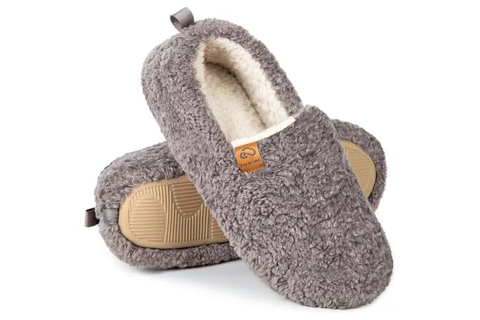 Amazon EverFoams Women’s Shearling Memory Foam Full Slippers