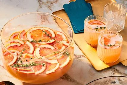 white-grapefruit-ginger-spritz-recipe-Mytour-1122bigbatchcocktails-ca9a1dab1d4c4a999c181e9c8c4d4d55