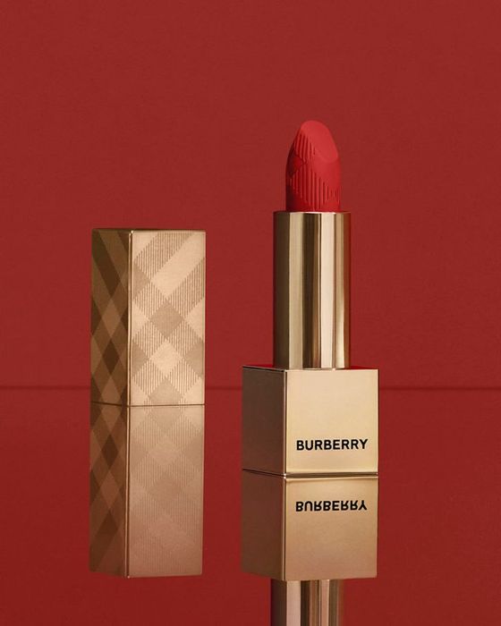 Burberry Kisses Matte ลิปสติกเนื้อแมตต์จาก Burberry ที่ให้ลุคเรียบหรู