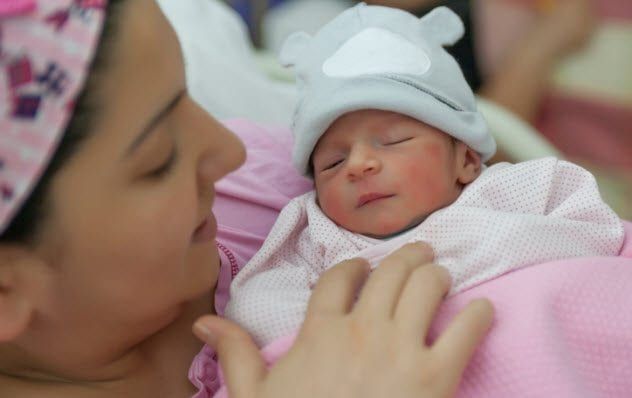 1a-woman-with-newborn-522778346