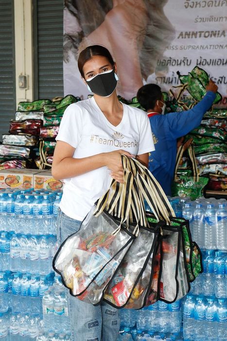 แอนโทเนีย โพซิ้ว
