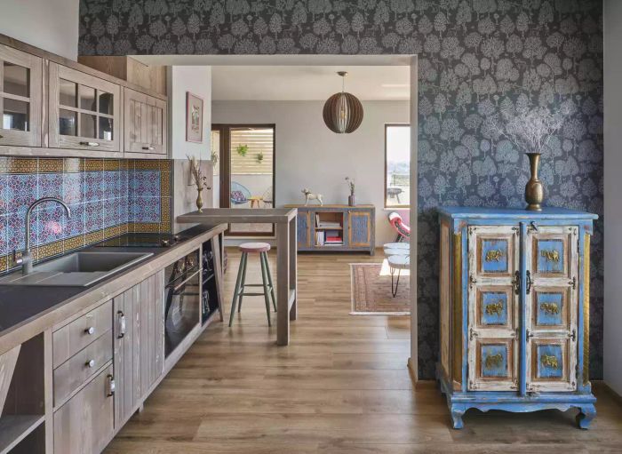 Interior featuring patterns