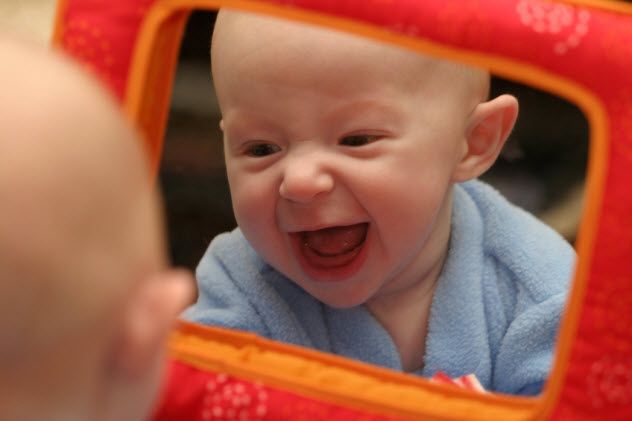 9-baby-boy-looking-in-mirror_391554_SMALL