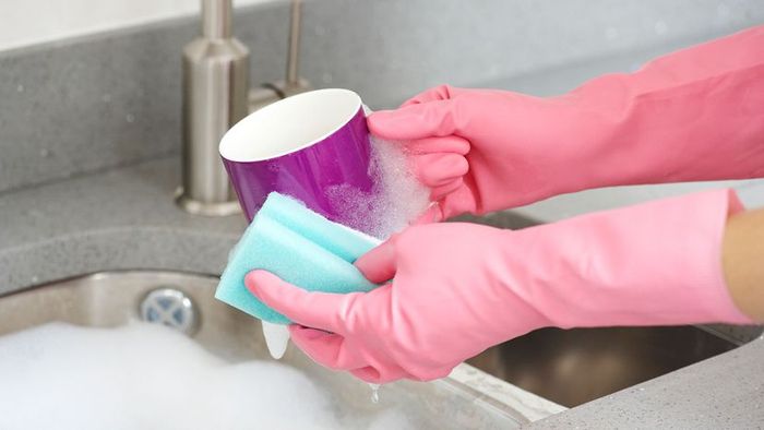 cleaning your coffee mug