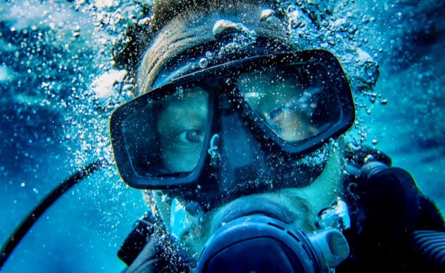 5a-diver_54414864_SMALL