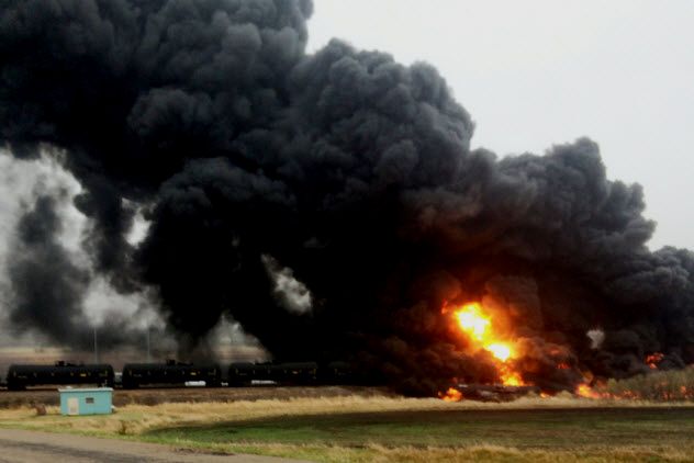 1a-north-dakota-oil-car-derailment