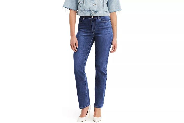 Amazon Levi's Women's Classic Straight Jeans (Also Available in Plus Sizes)