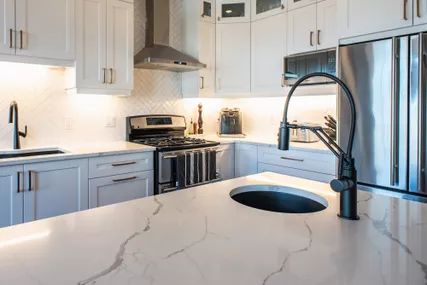 how-to-clean-quartz-counter-tops-GettyImages-1294449870