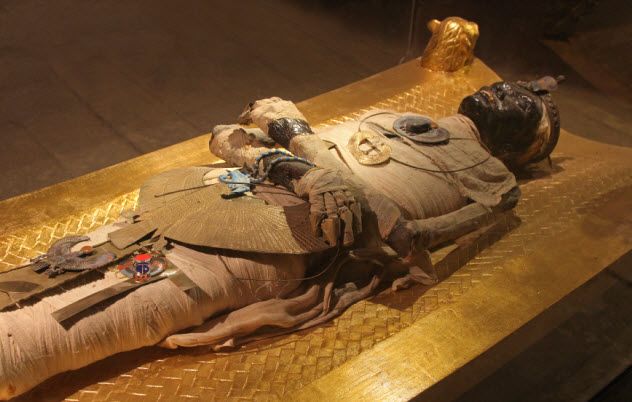 2-egyptian-mummy_000074437275_Small