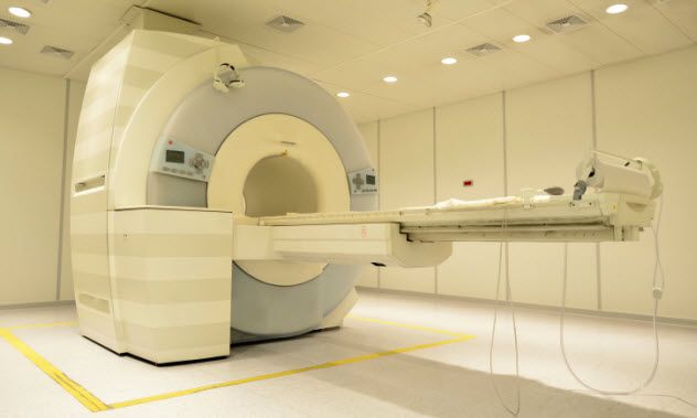 7-mri-464836939
