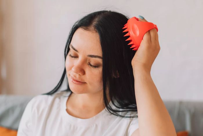 scalp-detox-GettyImages-1489300780