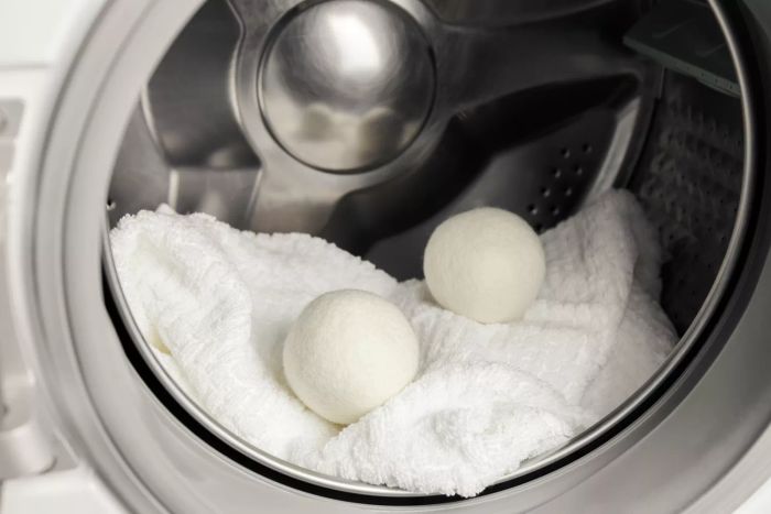 wool-dryer-balls-GettyImages-1387646704