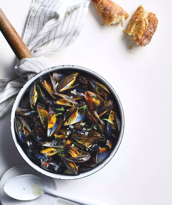 Steamed Mussels with White Wine and Tarragon