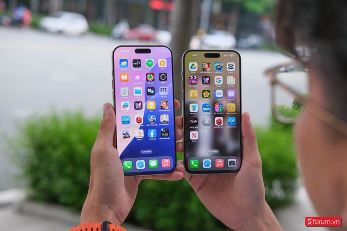 Smartphone với màn hình cảm ứng hiện đang chiếm ưu thế trên thị trường điện thoại di động.