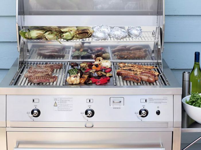 summer-bbq-calculator: grill with delicious food