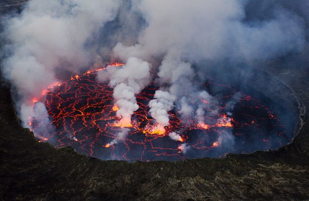 640px-Lava_Lake_Nyiragongo_2