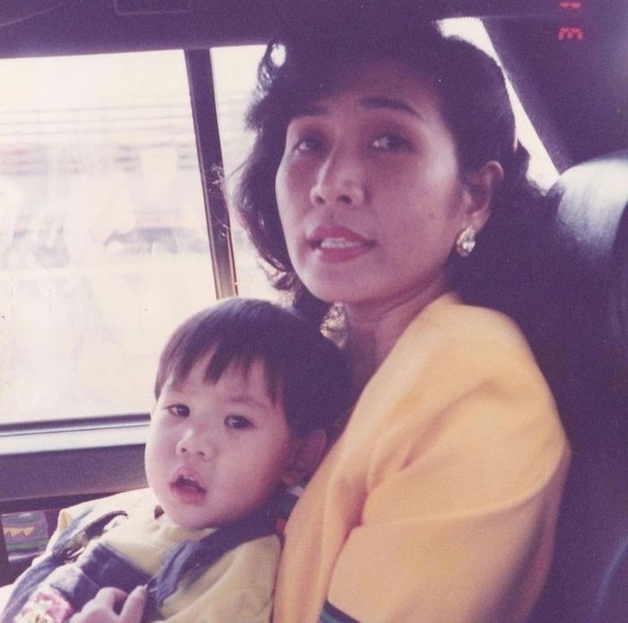 คุณแม่และเจษในช่วงวัยเด็ก
