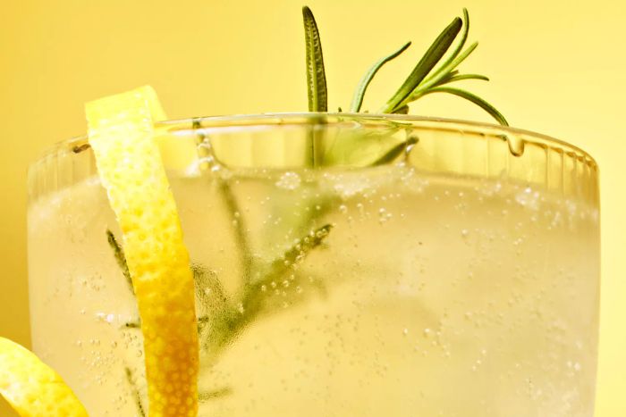 Limoncello Spritz Drink