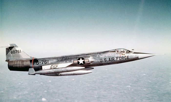 800px-Lockheed_F-104A-10-LO_060928-F-1234S-011