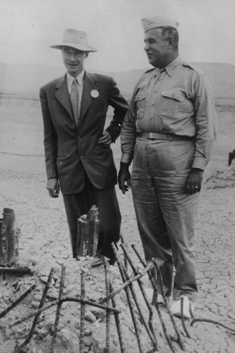 J. Robert Oppenheimer, Leslie R. Groves