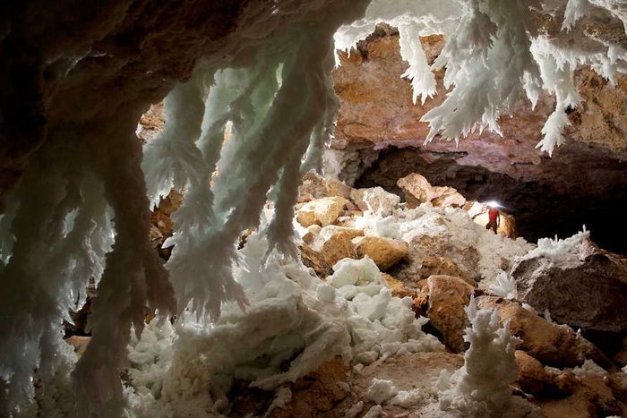 The stunning Chandelier Ballroom in Lechuguilla Cave.