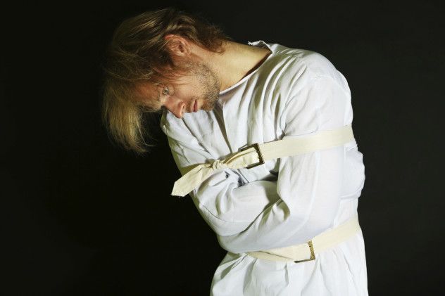 9 Straightjacket