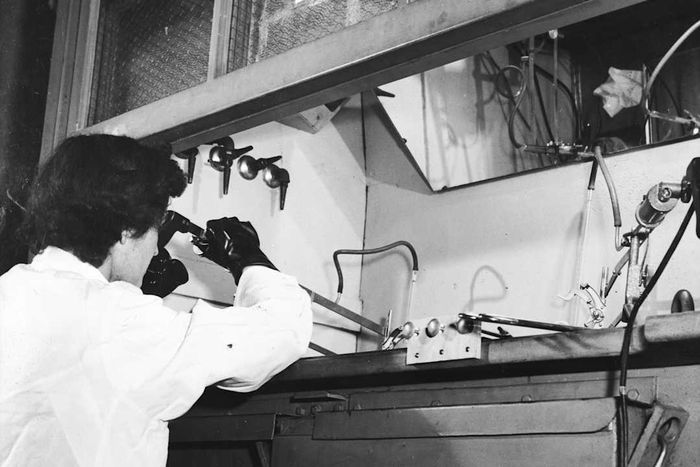 A technician at Brookhaven National Laboratories uses a remote control manipulator to process radioactive sodium, circa 1955. | Evans/GettyImages