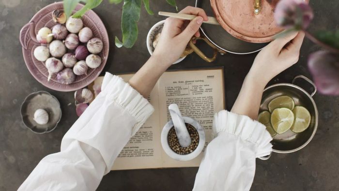 How to sort your recipes, woman cooking with a recipe in hand