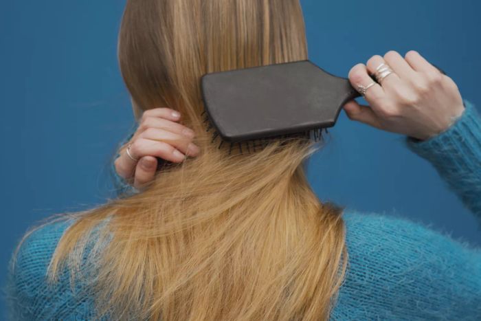 telltale-sign-your-hair-is-damaged-GettyImages-961747786