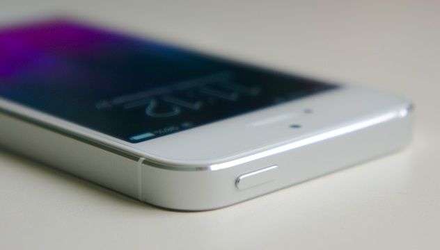 iPhone_5S_power_button