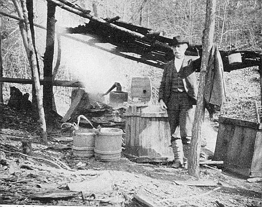 Moonshining_-_Kentucky_-_Revenue_Man_-_Project_Gutenberg_13181
