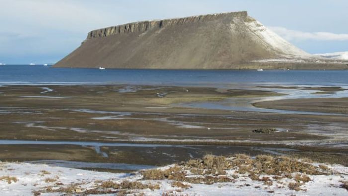 Mount Dundas (Uummannaaq) rises dramatically from North Star Bay.