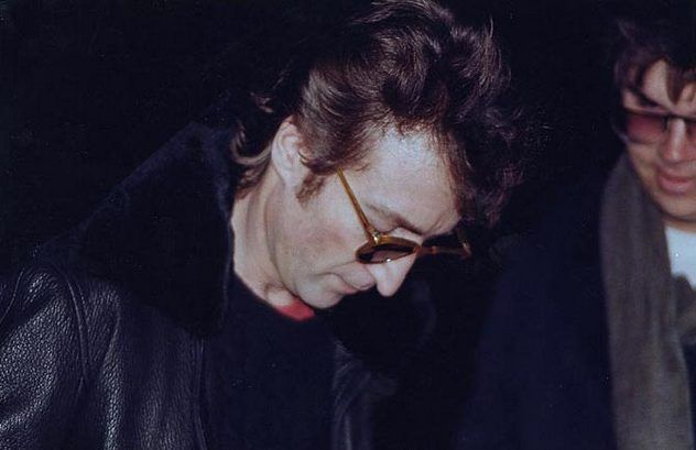 2_Lennon_and_Chapman